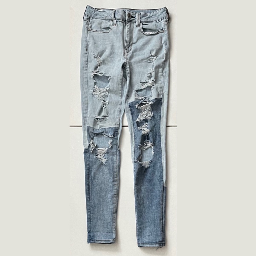 AMERICAN EAGLE high rise ripped begging - size 2